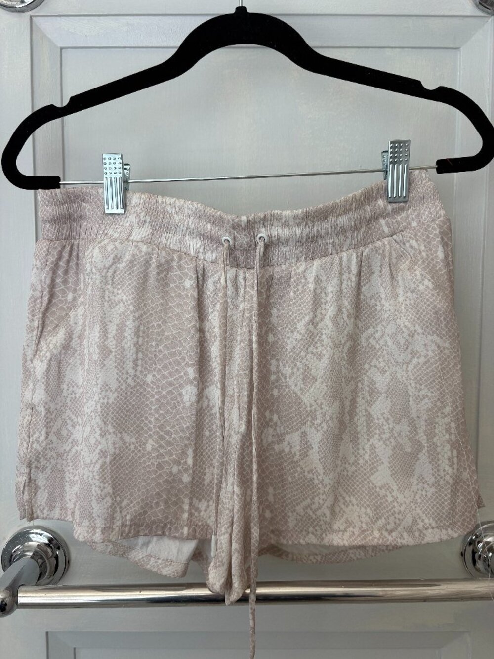 David Lerner New York Snakeskin Drawstring Shorts Size S